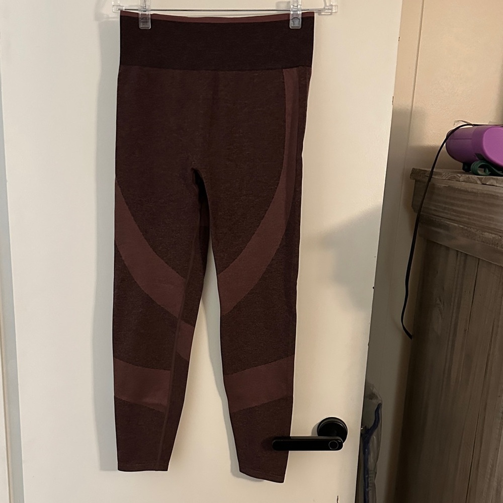 PINK Victoria's Secret seamless Leggings in Rich BURGAnDY. New. Never worn